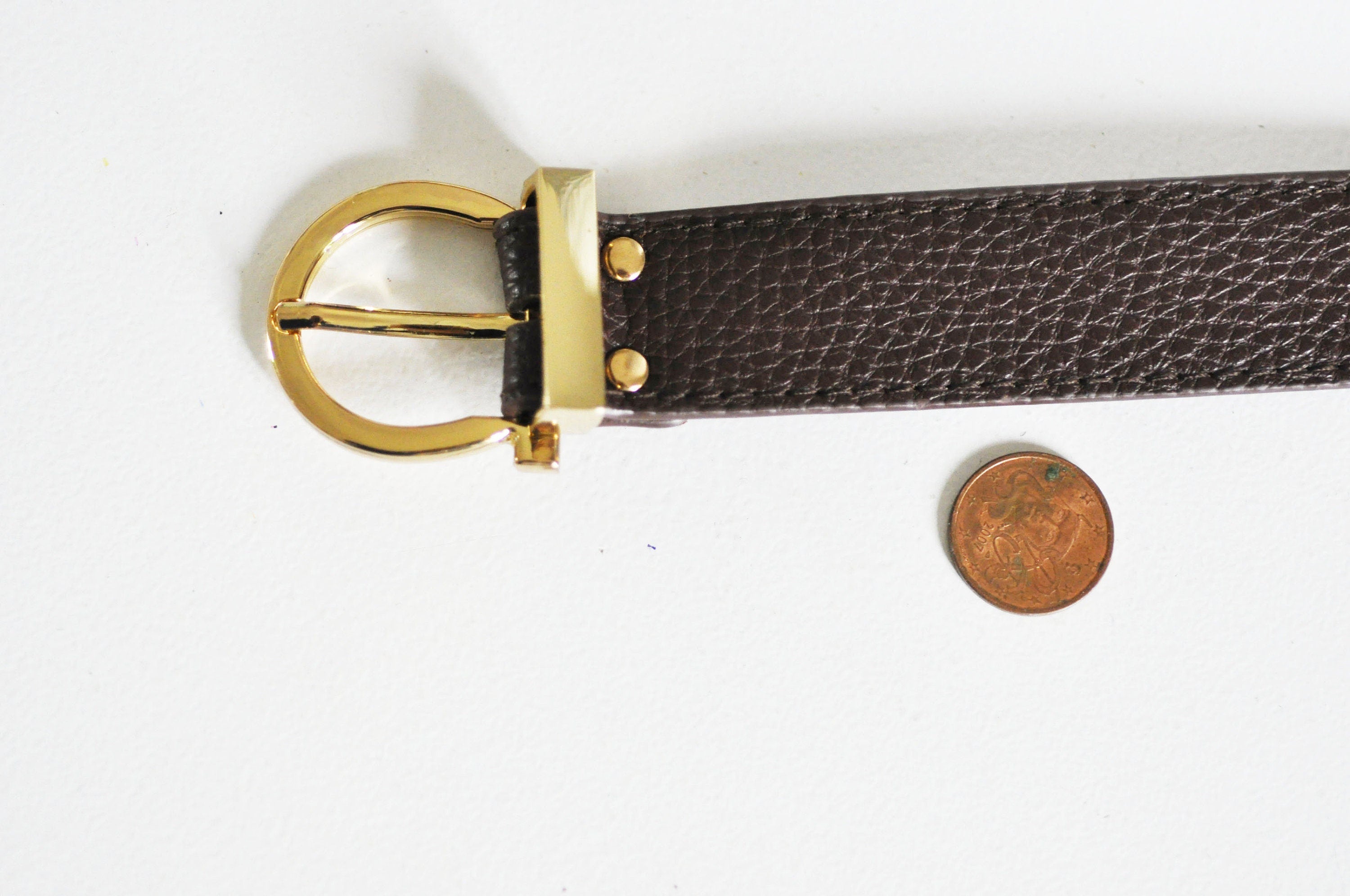 Bracelet cuir marron réglable boucle dorée 25.5mm, x1 (G8494)