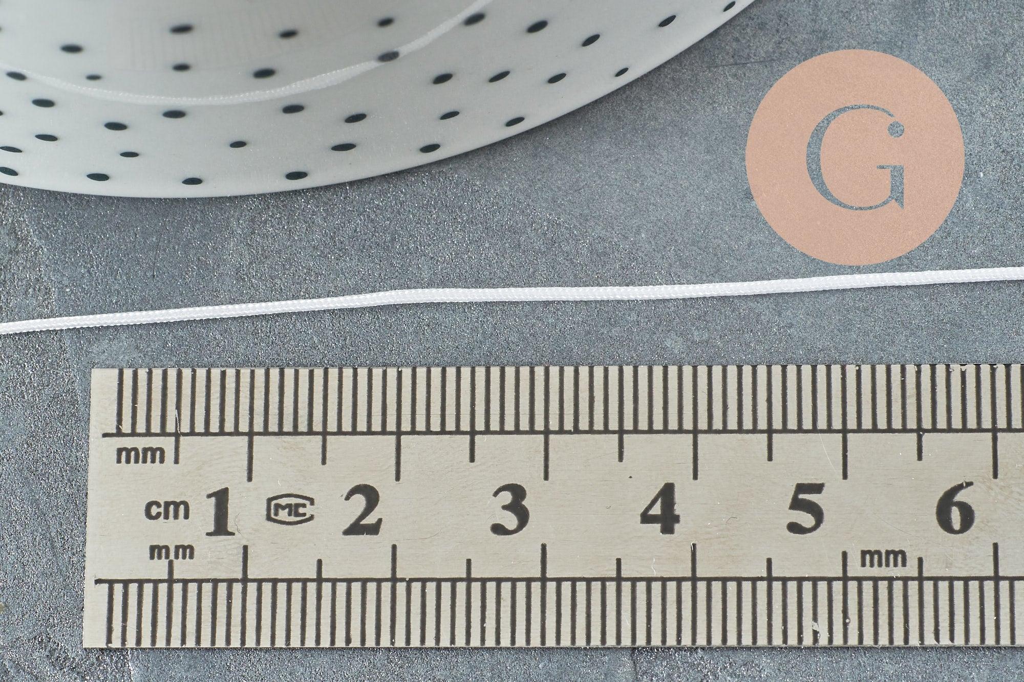Cordon polyester blanc, fabrication bijoux, création bijoux,scrapbooking, 0.7mm, x 5mètres G6729
