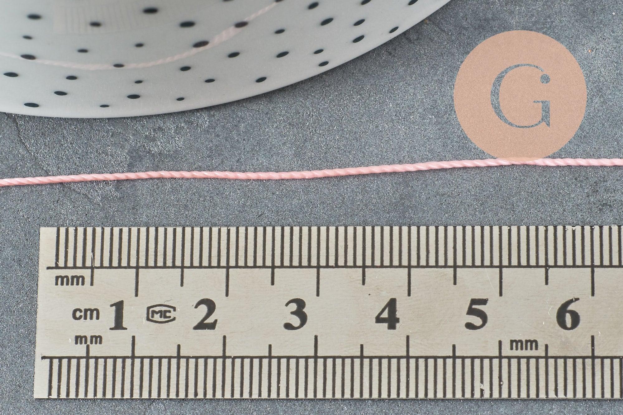 Fil rose clair nylon pour broderie couture bijoux 0.8mm, x 10 mètres (G8247)