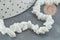Perle chips porcelaine blanche 5~14mm, x1 fil de 83cm (G3868)