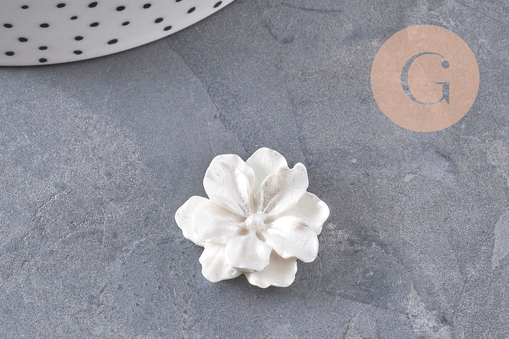 Cabochon fleur résine blanche nacrée 24mm, x2 (G4388)