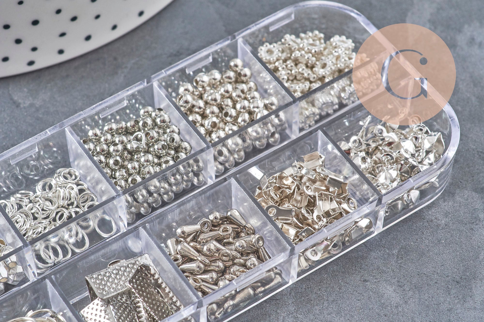 Boite Kit mix de 12 types de fournitures et perles zamac laiton Argent Platine, x1 (G8844)