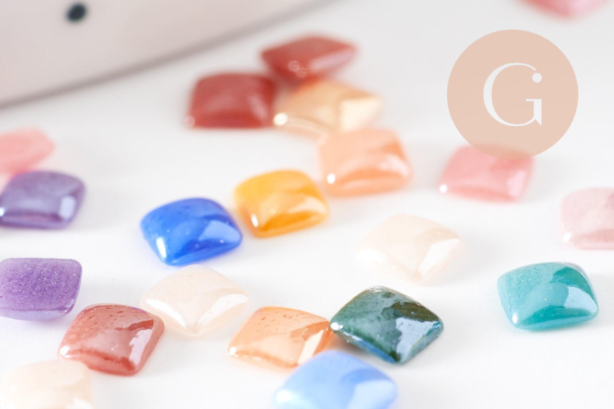 Cabochon carré verre irisé multicolore 4mm x20 (0.7g) (G1558)